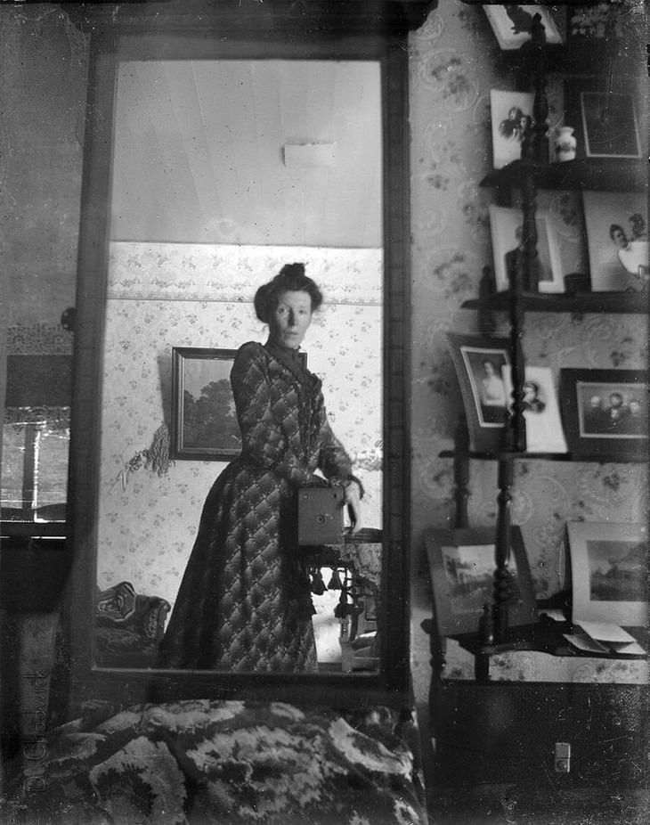 vintage photos What Is Believed To Be First Selfie (1900)